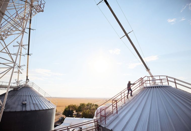 LinkedIn :  A storm in garhering in American agriculture.