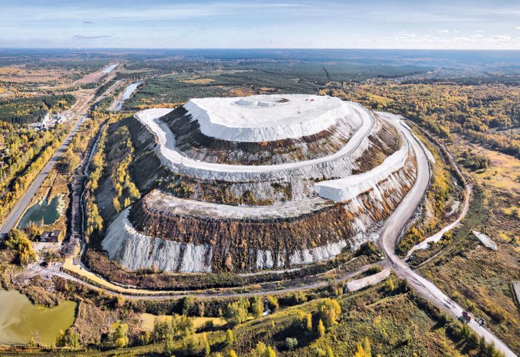 <span style="font-weight: 300;">A major industrial breakthrough:</span><br>When phosphate waste is converted into advanced materials